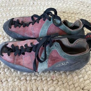 Boreal rock climbing shoes